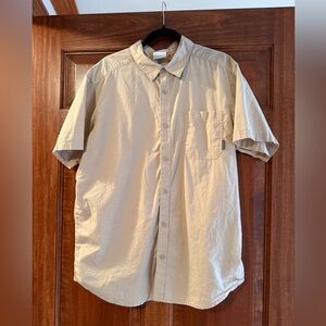 Columbia Men's Beige Short Sleeve Button Down Shirt